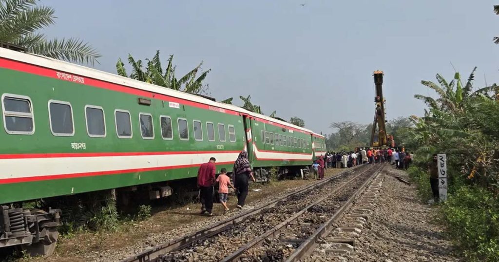 খুলনার সঙ্গে সারাদেশের রেল যোগাযোগ স্বাভাবিক