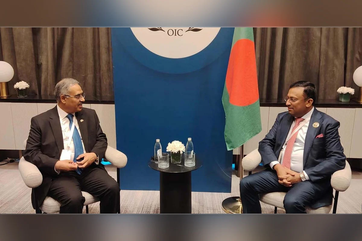 ডি-৮ মহাসচিবের সঙ্গে পররাষ্ট্র প্রতিমন্ত্রী হুমায়ুন কবিরের বৈঠক