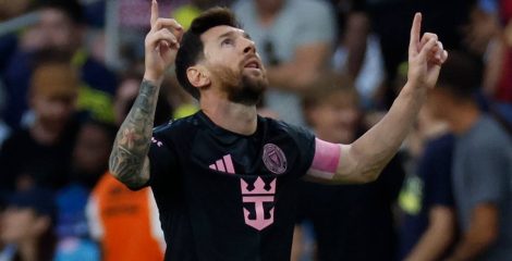 চার মিনিটের ঝড়ে মেসির জোড়া গোল