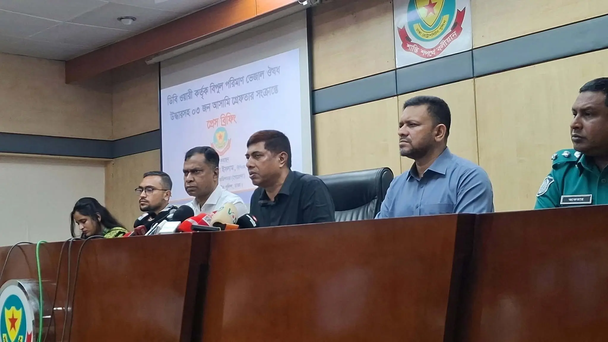নিষিদ্ধ দলের কর্মকাণ্ড ঠেকাতে কঠোর অবস্থানে ডিবি