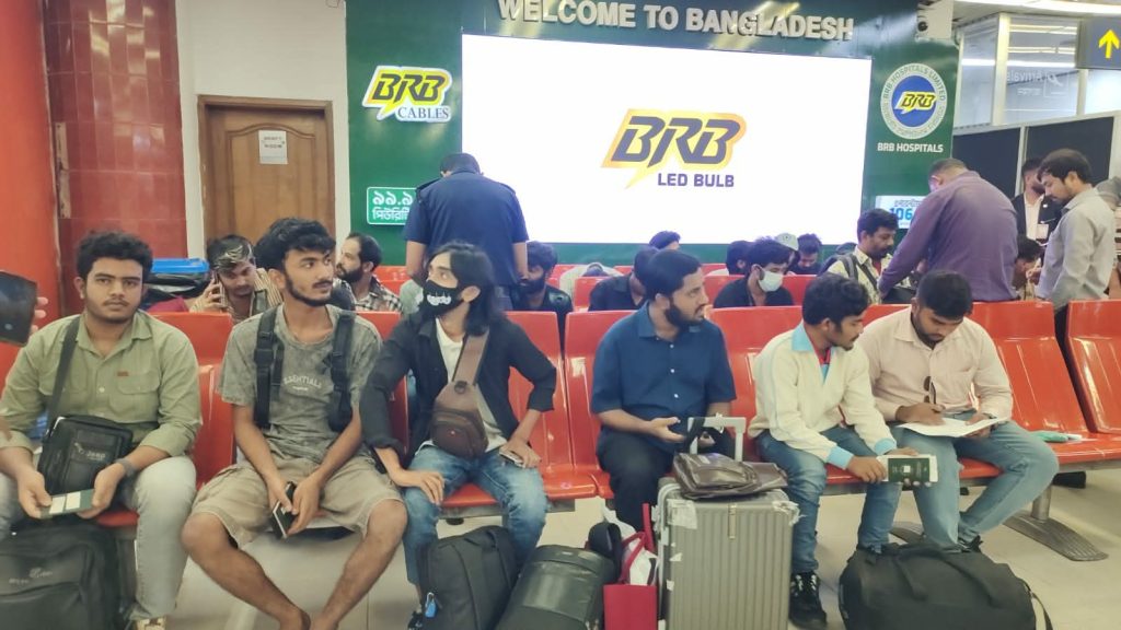 কম্বোডিয়ায় প্রতারণা চক্রের ফাঁদে আটকে থাকা ৩০ বাংলাদেশি দেশে ফিরলেন