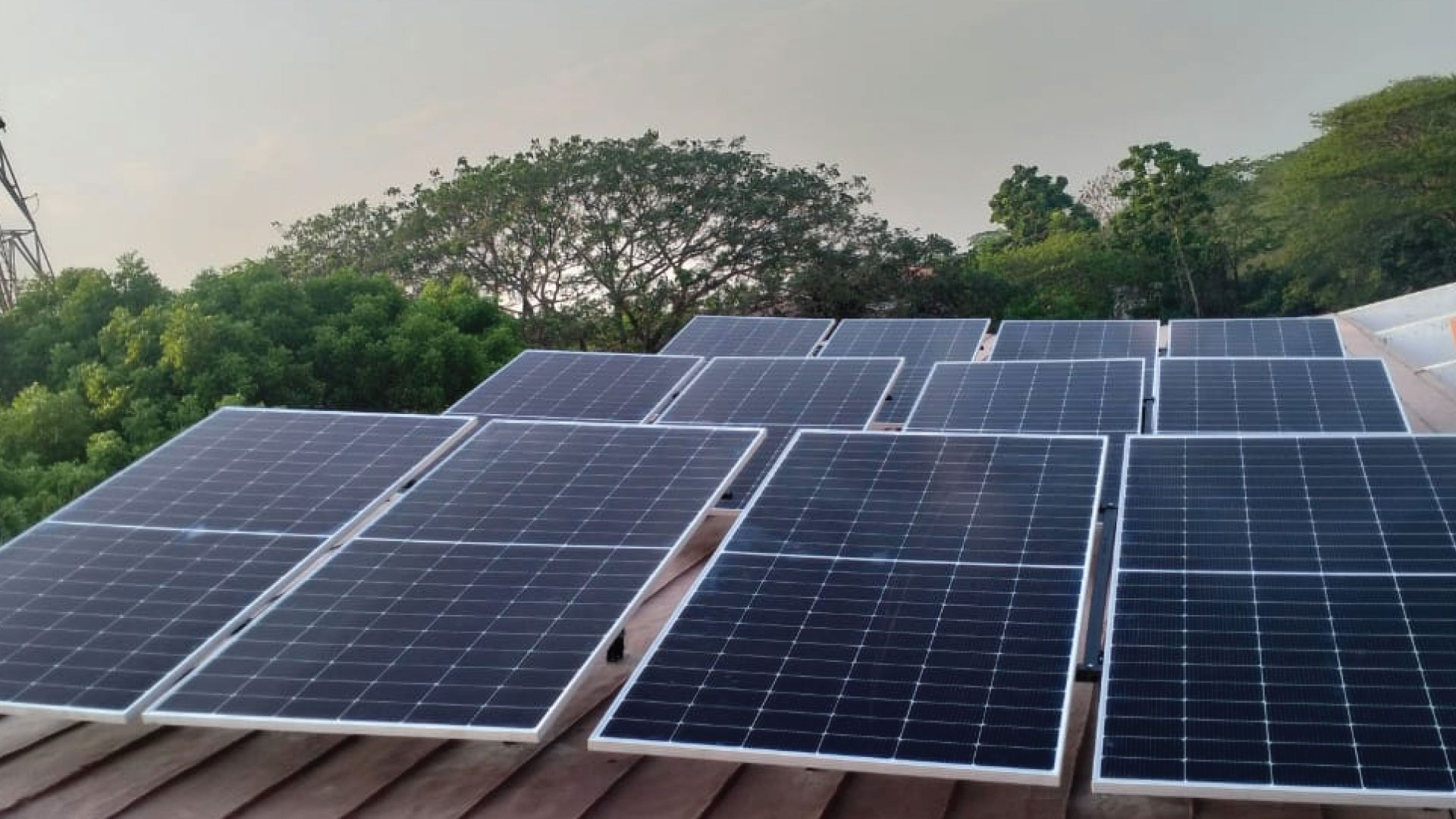 সরকারি ভবনের ছাদে সৌরবিদ্যুৎ, ফেনীতে উৎপাদন সক্ষমতা প্রায় ১ মেগাওয়াট
