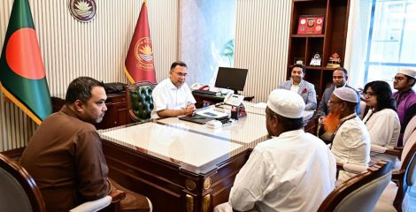 ব্যতিক্রমী তিন মানুষের পাশে প্রধানমন্ত্রী, স্কুল ভবন নির্মাণের আশ্বাস