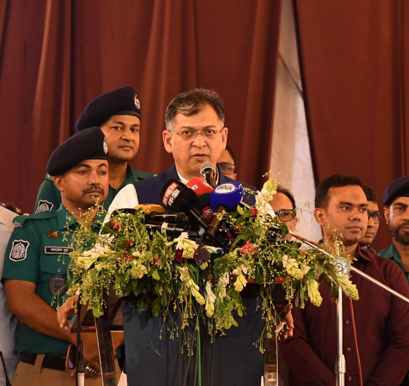 সর্বোচ্চ মণ্ডপ, বরাদ্দ ও নিরাপত্তায় দুর্গাপূজা উদ্‌যাপন হচ্ছে : স্বরাষ্ট্রমন্ত্রী