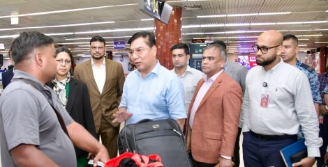 শাহজালালে ১৫-২০ মিনিটেই লাগেজ পাচ্ছেন যাত্রীরা, সন্তোষ জানালেন মন্ত্রী