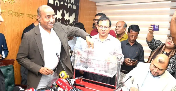 দুর্নীতির সিন্ডিকেট ঠেকাতে লটারিতে সাব-রেজিস্ট্রার বদলি