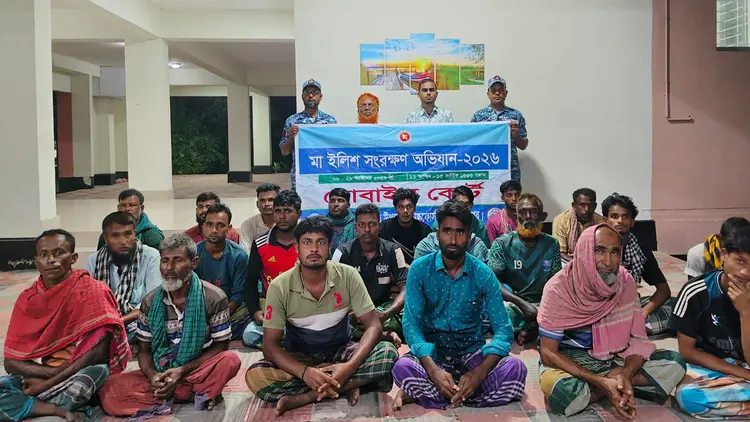 চাঁদপুরে নিষেধাজ্ঞা অমান্য করে ইলিশ শিকার, ২২ জেলের কারাদণ্ড