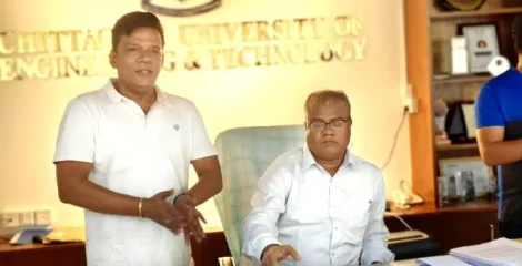 আন্দোলনের ২১ দিন পর চুয়েটের প্রশাসনিক ভবনের তালা ভেঙে ঢুকলেন নতুন উপাচার্য