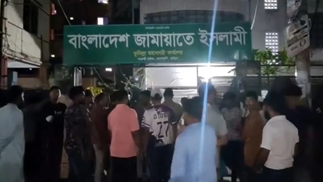 কুমিল্লায় জামায়াত কার্যালয়ে হামলা-ভাঙচুর, নেতৃত্বের বিরোধে উত্তেজনা