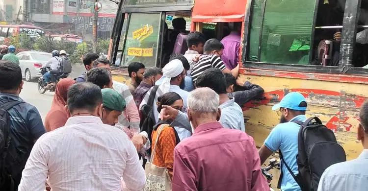 ছুটি শেষে চেনা রূপে ঢাকা, সড়কে যানজট-গণপরিবহনে উপচে পড়া ভিড়