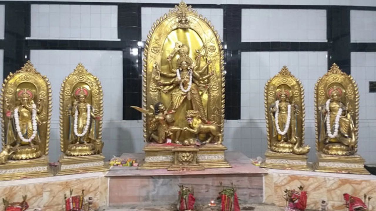 পাঁচ শতাব্দীর ইতিহাস বুকে, তবু অবহেলায় জীর্ণ তাহেরপুরের দুর্গামাতা মন্দির