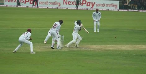 জাকের-নাঈমের লড়াইয়ে ঘুরে দাঁড়ানোর স্বপ্ন, বাংলাদেশের লিড ১০৬