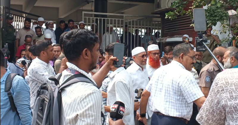 ৪৭ বিএনপি নেতাকর্মীকে ওমরাহ করালেন লুৎফুজ্জামান বাবর