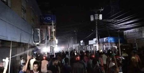 টর্চের আলোয় রাতভর সংঘর্ষ, আশুগঞ্জে আহত ১৫