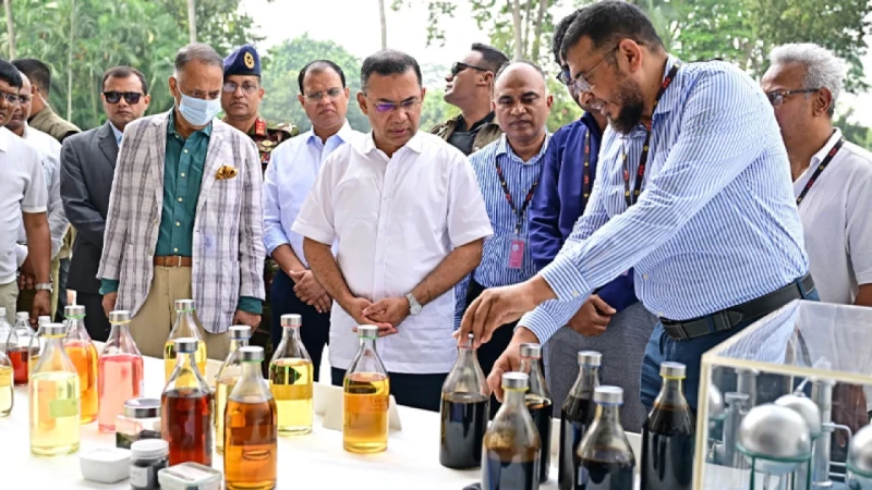 মানববর্জ্য ও কৃষিজ অবশিষ্টাংশ থেকে জ্বালানি তেল উৎপাদনের প্রকল্প দেখলেন প্রধানমন্ত্রী