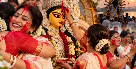 বিষাদের সুরে বিদায় নিচ্ছেন মা দুর্গা, আজ বিজয়া দশমী