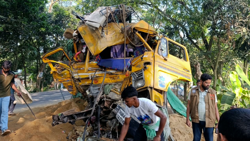 চালক-সহকারী ঘুমে, বাসের স্টিয়ারিংয়ে সুপারভাইজার, নাটোরে ১২ প্রাণহানির দুর্ঘটনায় নতুন তথ্য