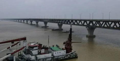 পদ্মায় অবৈধ বালু উত্তোলন বন্ধে হাইকোর্টে রিট, সেতুর নিরাপত্তা নিয়ে উদ্বেগ