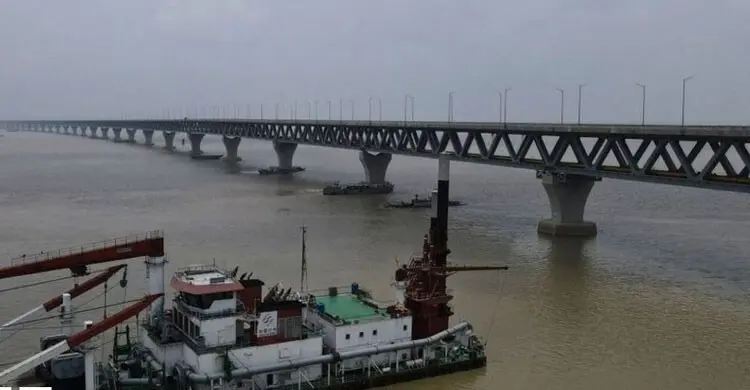 পদ্মায় অবৈধ বালু উত্তোলন বন্ধে হাইকোর্টে রিট, সেতুর নিরাপত্তা নিয়ে উদ্বেগ