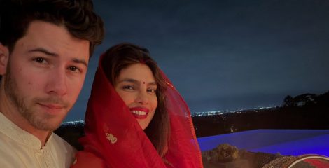 কারওয়া চৌথে নিকের ভালোবাসায় মুগ্ধ প্রিয়াঙ্কা, আবেগঘন পোস্ট