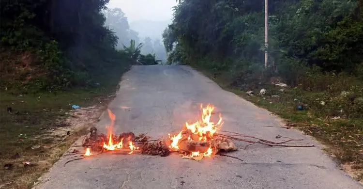 চতুর্থ দিনেও অচল সাজেক সড়ক, পর্যটন ব্যবসায়ীদের কোটি টাকার ক্ষতির শঙ্কা