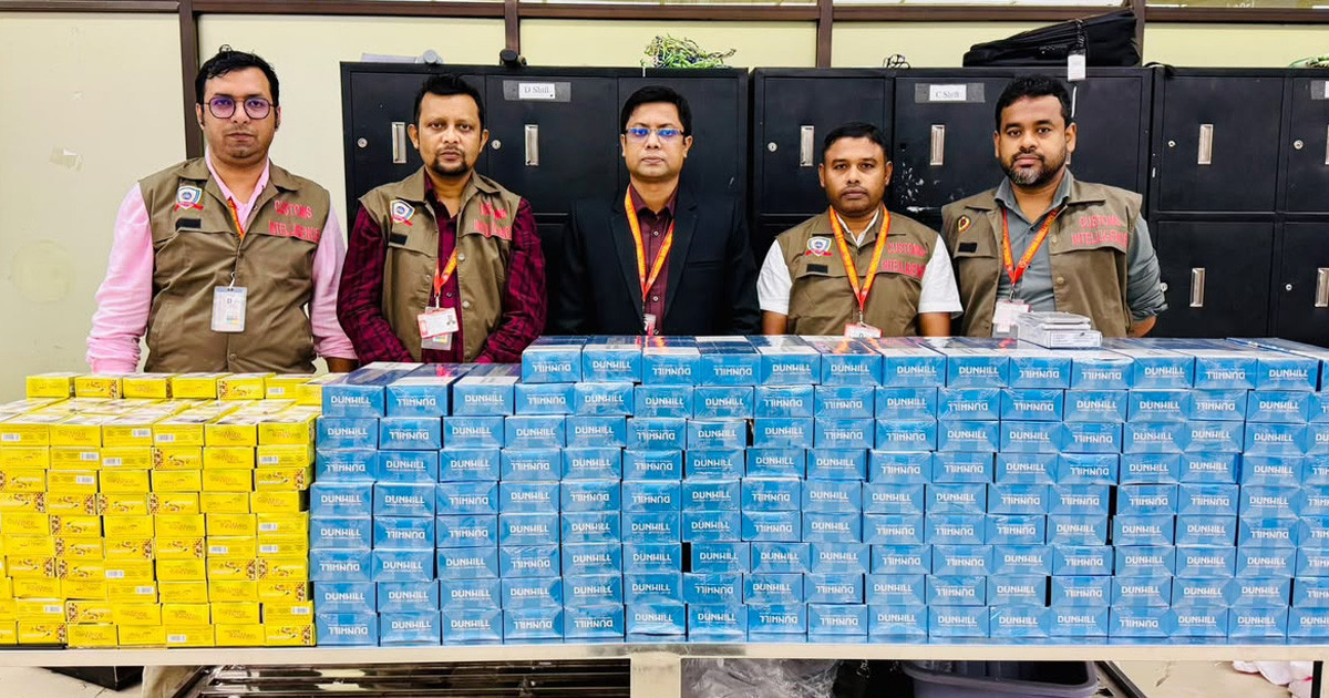 শাহজালালে তিন যাত্রীর ব্যাগে ৬৩১ কার্টন সিগারেট, আটক