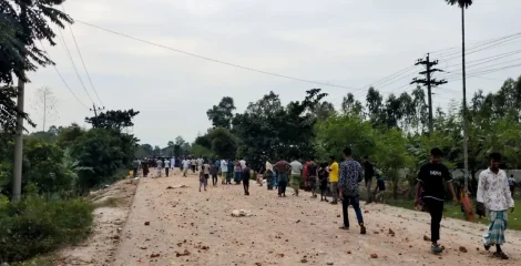 মাইকে ঘোষণা দিয়ে দুই গ্রামের সংঘর্ষ, পুলিশসহ আহত বেশ কয়েকজন