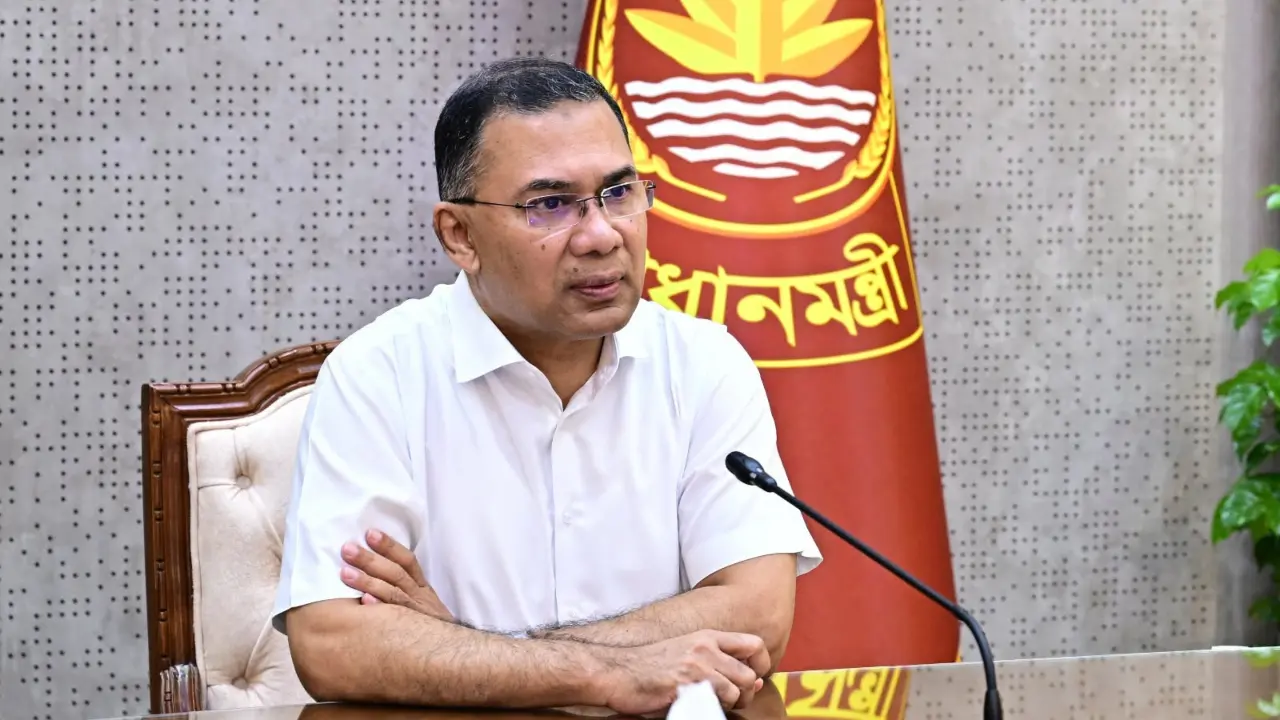 ঢাকার গণপরিবহন নিয়ে প্রধানমন্ত্রীর বৈঠক, গুরুত্ব পাচ্ছে সড়ক নিরাপত্তা