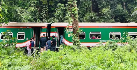 লাউয়াছড়ায় বিচ্ছিন্ন ৬ বগি উদ্ধার, ৪ ঘণ্টা পর রেল চলাচল স্বাভাবিক