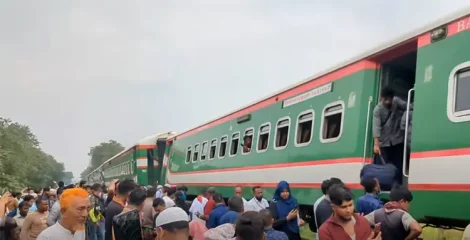 টাঙ্গাইলে নীলসাগর এক্সপ্রেস লাইনচ্যুত, ঢাকার সঙ্গে উত্তরবঙ্গের রেল যোগাযোগ বন্ধ
